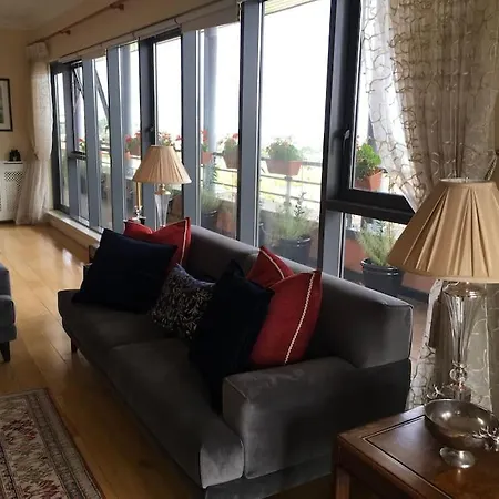 Seaview Luxury Penthouse Sleeps 6