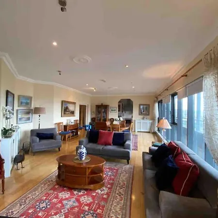 Seaview Luxury Penthouse Sleeps 6