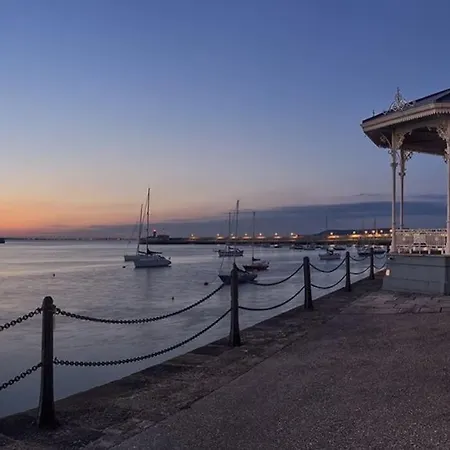 Seaview Luxury Penthouse Sleeps 6