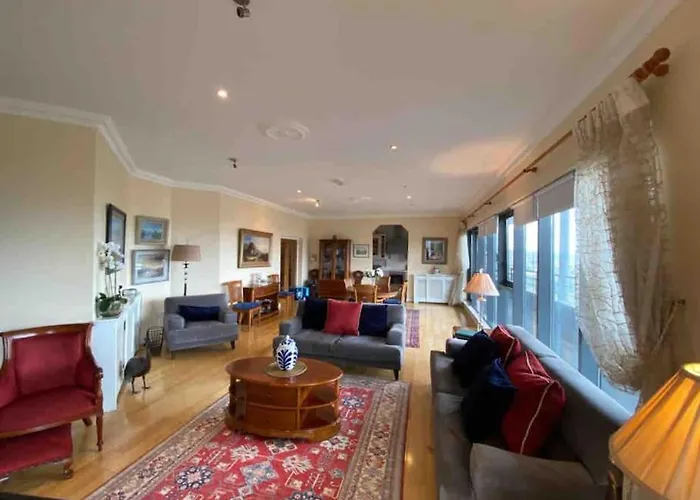 Seaview Luxury Penthouse Sleeps 6