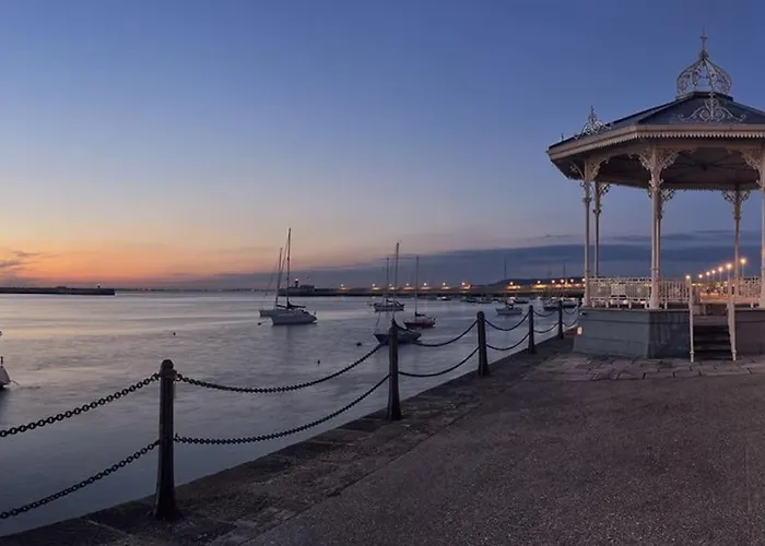 Seaview Luxury Penthouse Sleeps 6