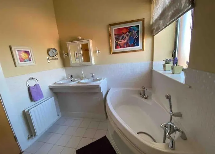 Seaview Luxury Penthouse Sleeps 6 Dublin