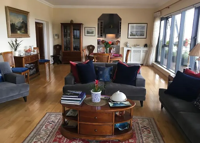 Seaview Luxury Penthouse Sleeps 6 Apartment